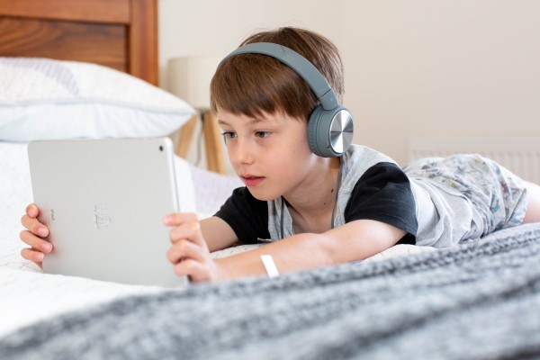 Έρευνα: Οι διαφημίσεις στο YouTube οδηγούν σε παρακολουθήσεις παιδιών