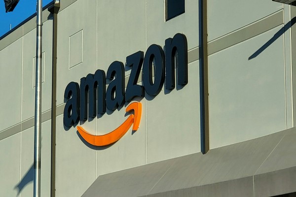 Πρόστιμο €32 εκατ. στην Amazon για παρακολούθηση των εργαζομένων της