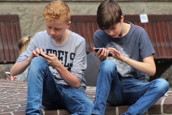 Πιερρακάκης για κινητά μαθητών: Θα αποβάλλονται όσοι παραβιάζουν προσωπικά δεδομένα 