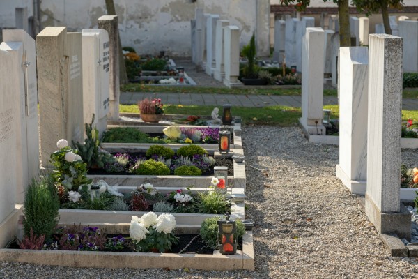 Πρόστιμο €10.000 σε δήμο επειδή αναγράφονταν προσωπικά δεδομένα σε…μνήματα εμβρύων!