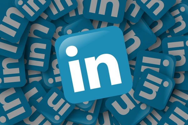 LinkedIn: χρησιμοποιεί προσωπικά δεδομένα Ευρωπαίων χρηστών του για την εκπαίδευση του ΑΙ