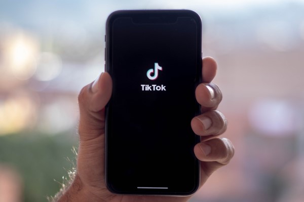 Στο «στόχαστρο» το TikTok - Ζητήθηκε από Apple και Google να το μπλοκάρουν