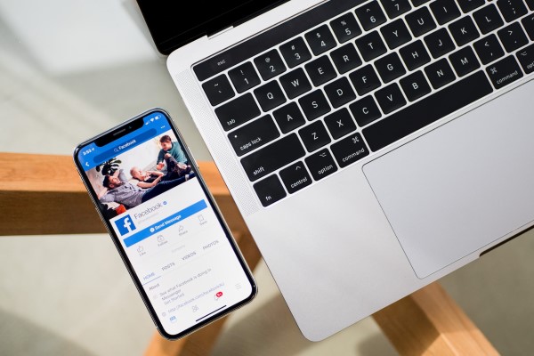 Το Facebook «κάρφωσε» οφειλέτρια και την απέκλεισε από τον νόμο Κατσέλη 