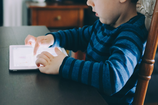 Google Play: 1 στις 4 εφαρμογές για παιδιά συλλέγει τα προσωπικά τους δεδομένα 