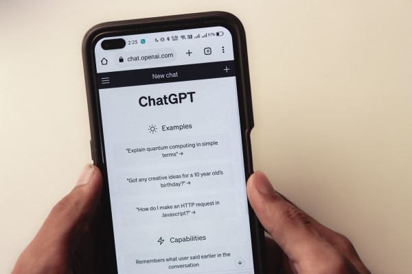 Εφευρέτης του ChatGPT: «Τη βάψαμε αν κάτι πάει στραβά με την Τεχνητή Νοημοσύνη» 