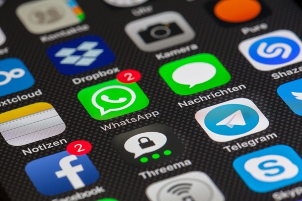 Νέα πολιτική στο WhatsApp: θα μοιράζεται προσωπικά μας δεδομένα με το Facebook