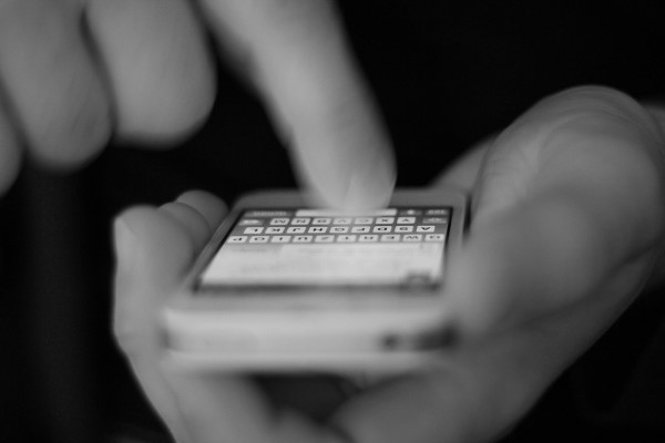 Εταιρείες ανακατευθύνουν SMS με προσωπικά μας στοιχεία σε επιτήδειους 