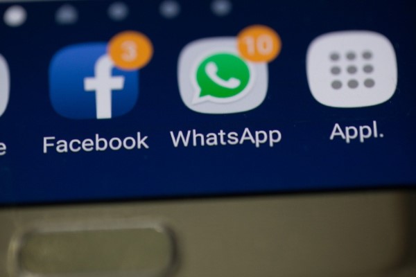 Γερμανία: Απαγορεύει στο Facebook να χρησιμοποιεί δεδομένα χρηστών του WhatsApp
